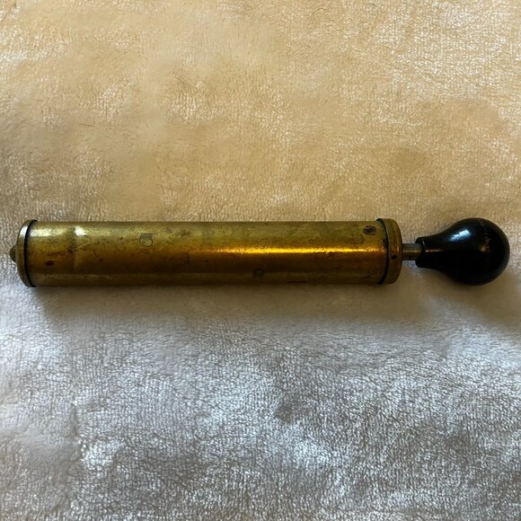 NOS Iron Pump Clip Style Brass - Picture 1 of 4
